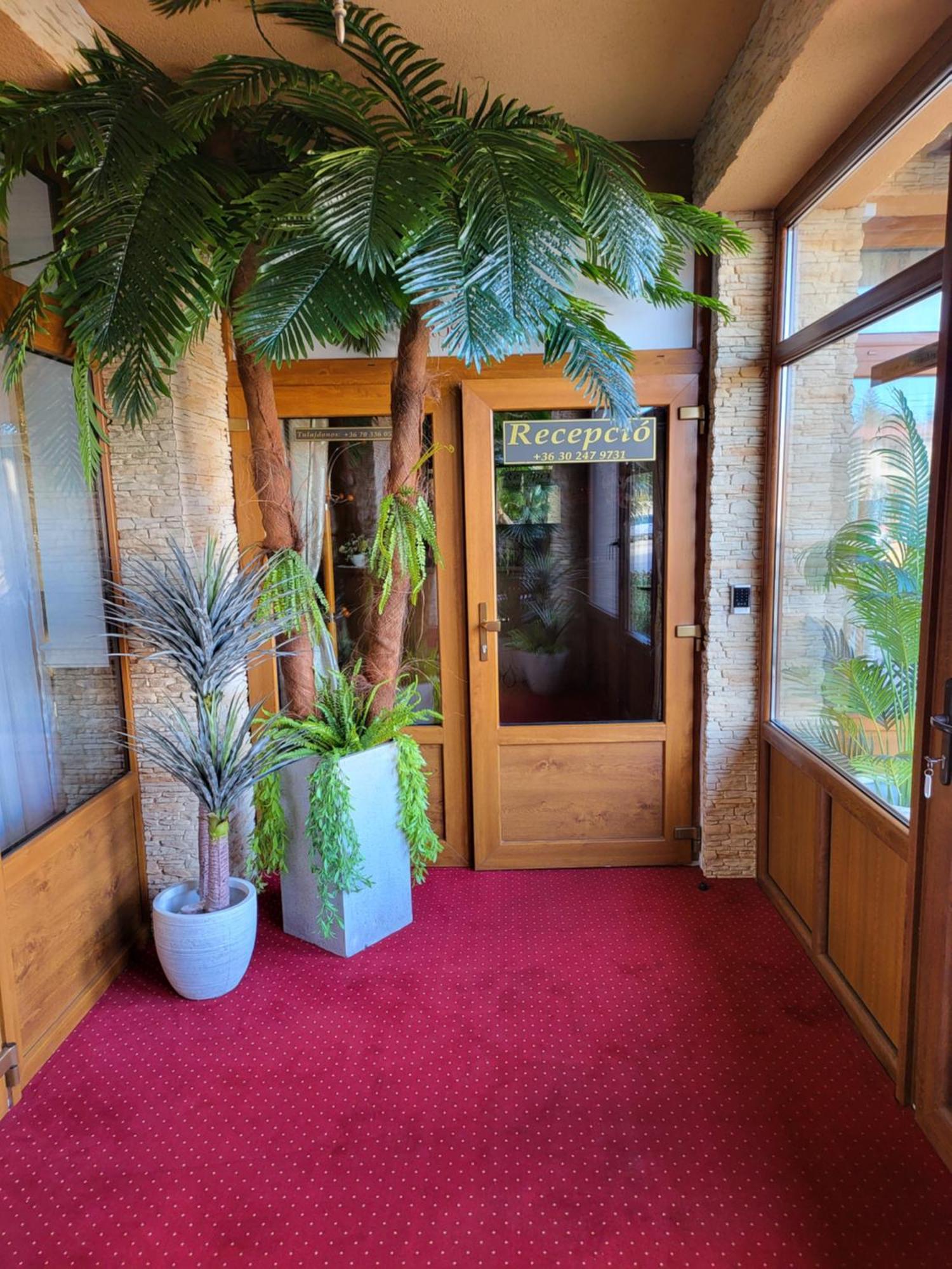 Voeroes Alom Panzio Bed & Breakfast Tiszakecske Bagian luar foto