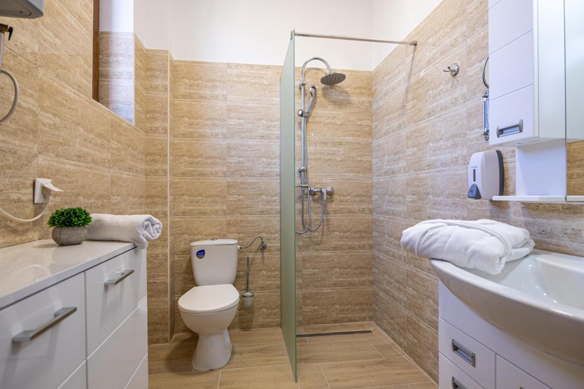 Voeroes Alom Panzio Bed & Breakfast Tiszakecske Bagian luar foto