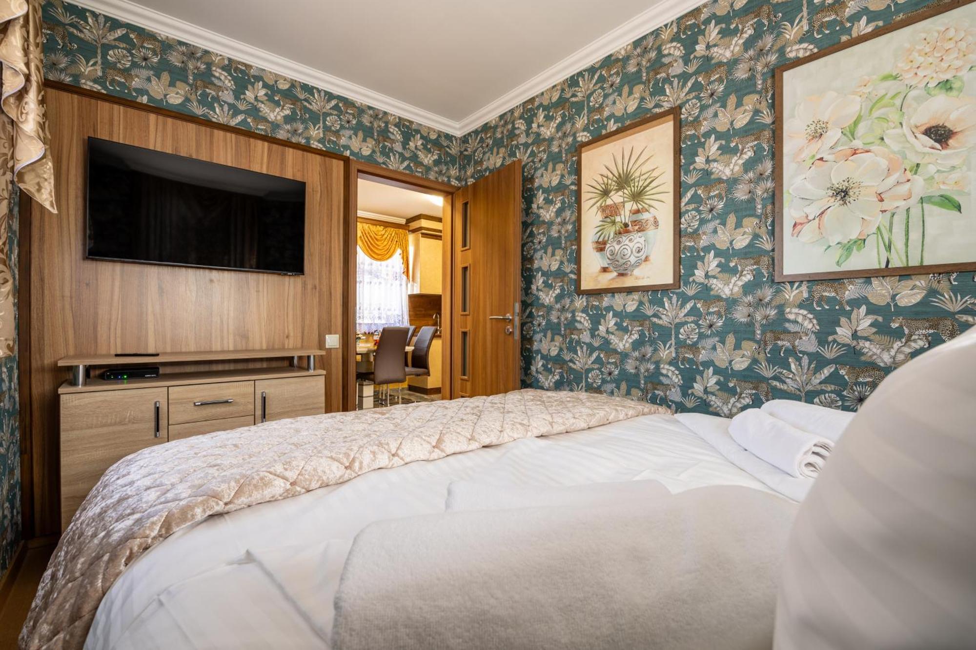 Voeroes Alom Panzio Bed & Breakfast Tiszakecske Bagian luar foto
