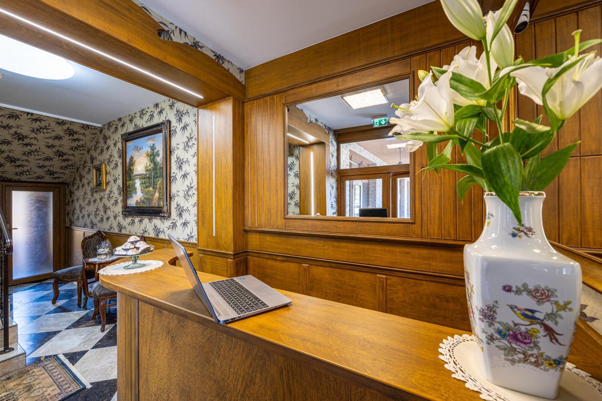 Voeroes Alom Panzio Bed & Breakfast Tiszakecske Bagian luar foto