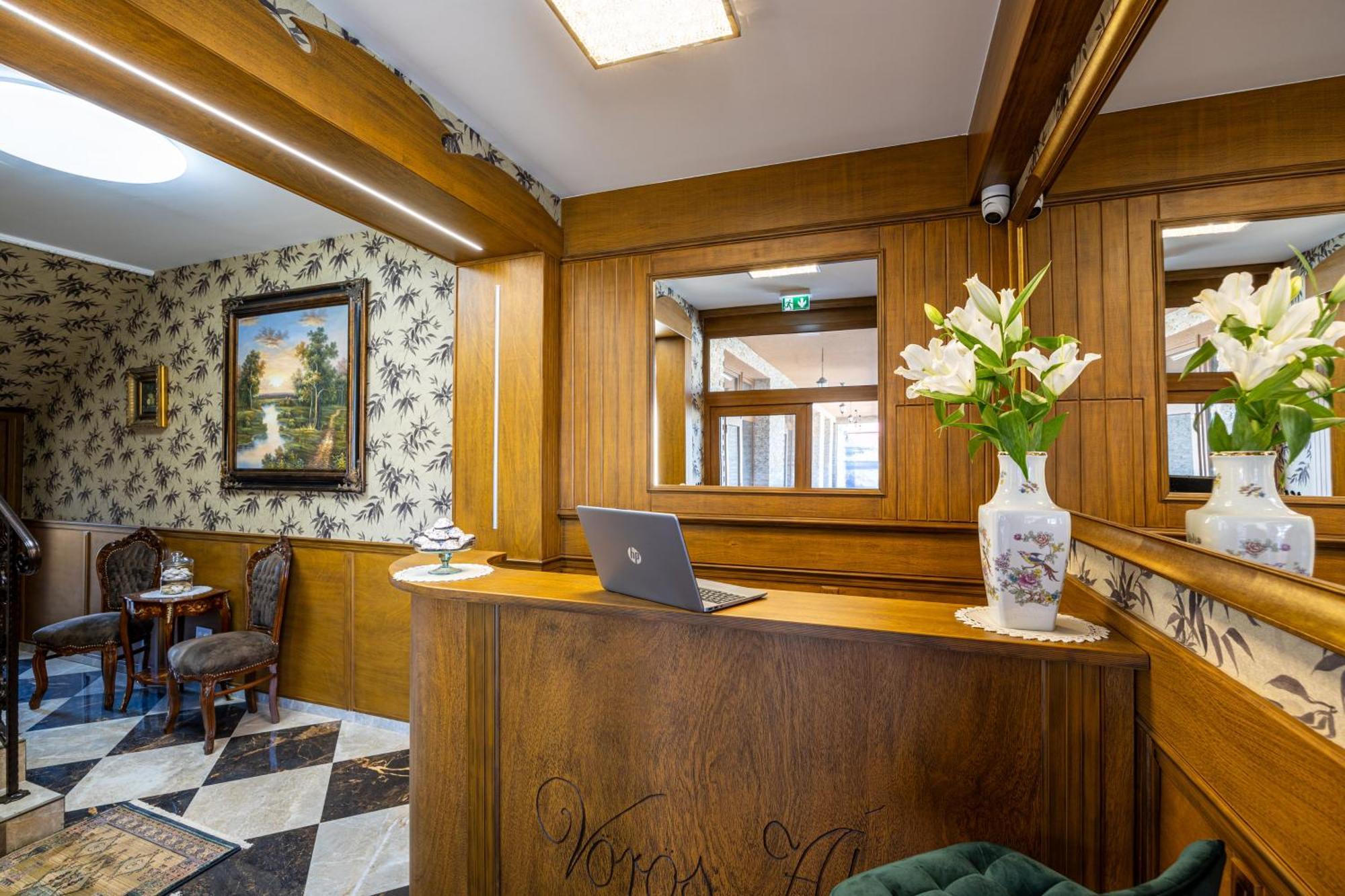 Voeroes Alom Panzio Bed & Breakfast Tiszakecske Bagian luar foto