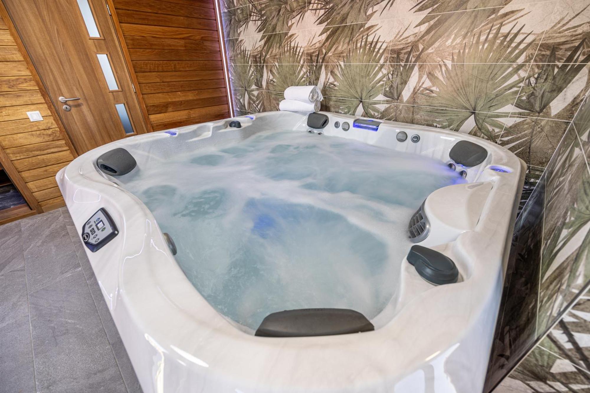 Voeroes Alom Panzio Bed & Breakfast Tiszakecske Bagian luar foto